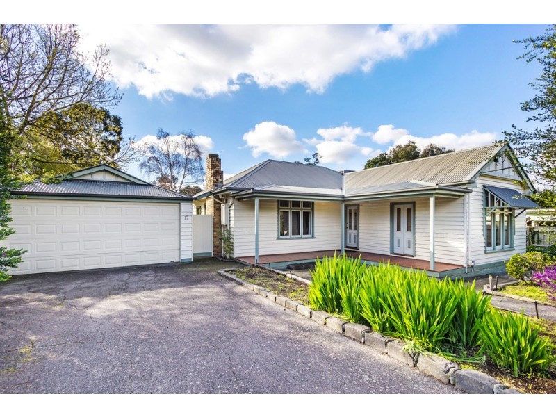 17 Elmhurst Road, Blackburn VIC 3130