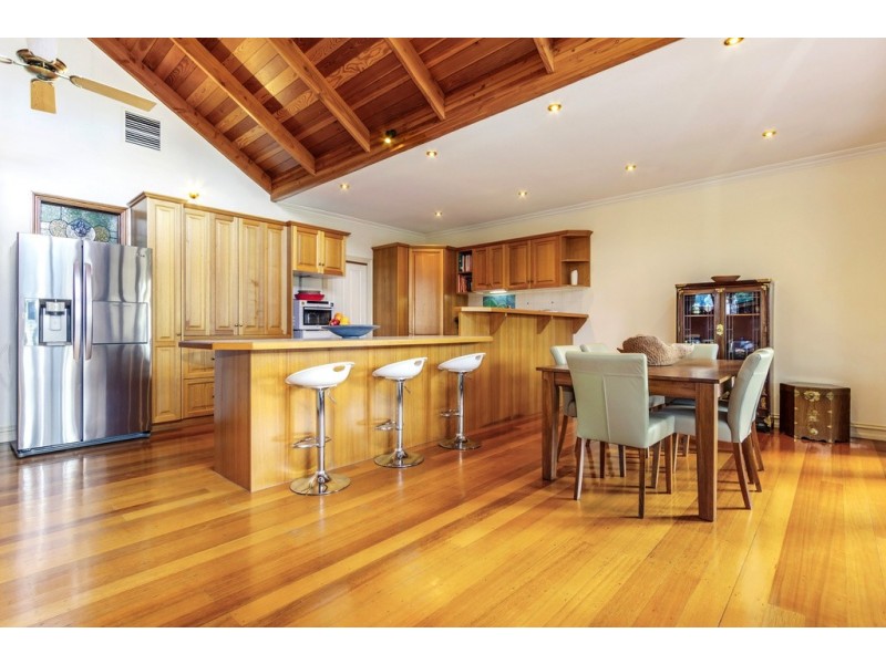 17 Elmhurst Road, Blackburn VIC 3130