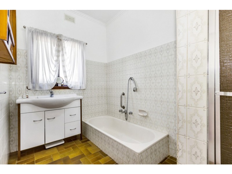 18 Glenice Avenue, Blackburn South VIC 3130