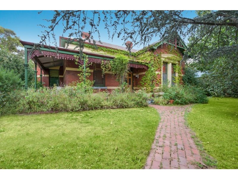 15 Hopetoun Parade, Box Hill VIC 3128