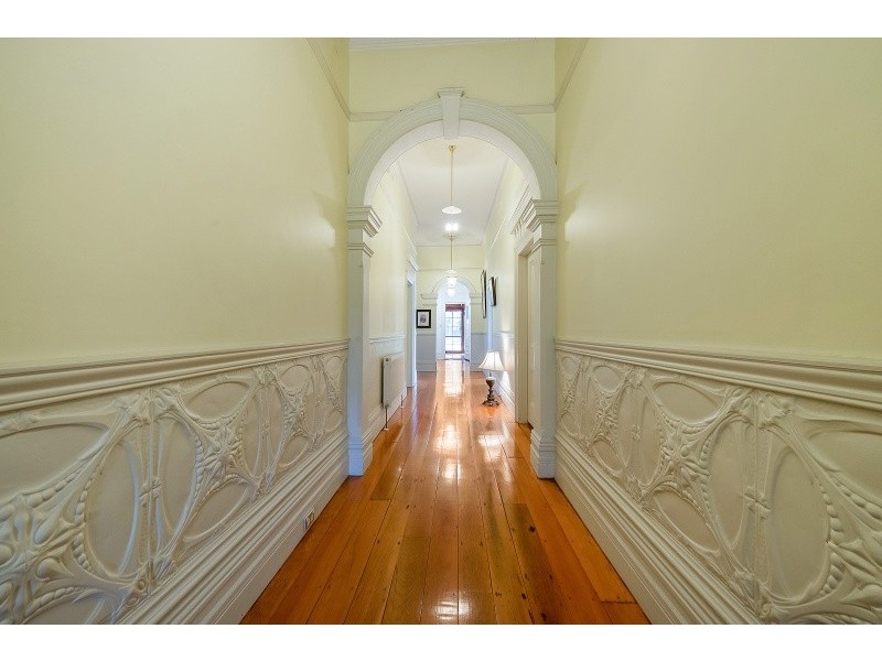 15 Hopetoun Parade, Box Hill VIC 3128