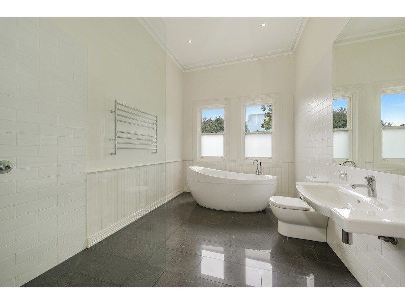 15 Hopetoun Parade, Box Hill VIC 3128