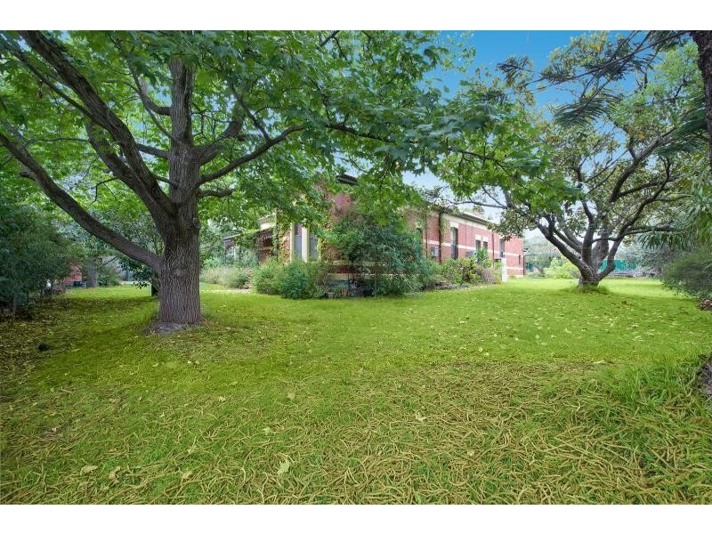 15 Hopetoun Parade, Box Hill VIC 3128