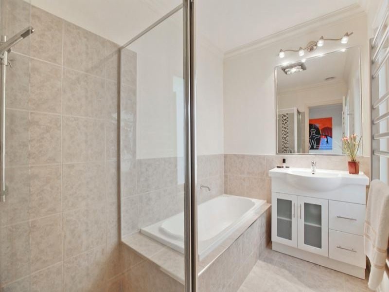 2/42 Box Hill Crescent, Mont Albert North VIC 3129