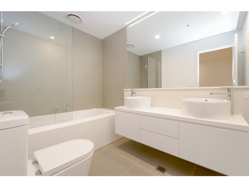 406/5 Sovereign Point Court, Doncaster VIC 3108