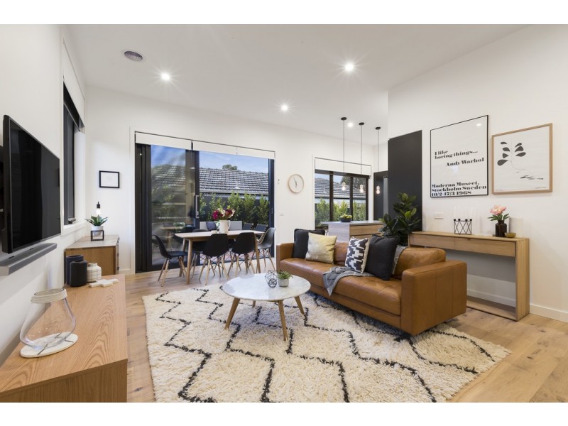 15 Warnes Road, Mitcham VIC 3132