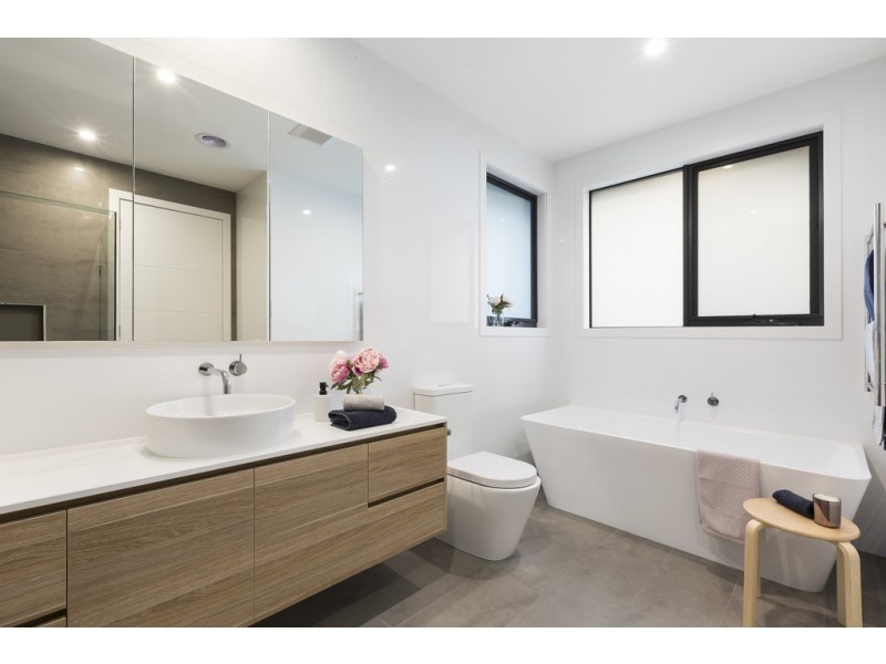 15 Warnes Road, Mitcham VIC 3132