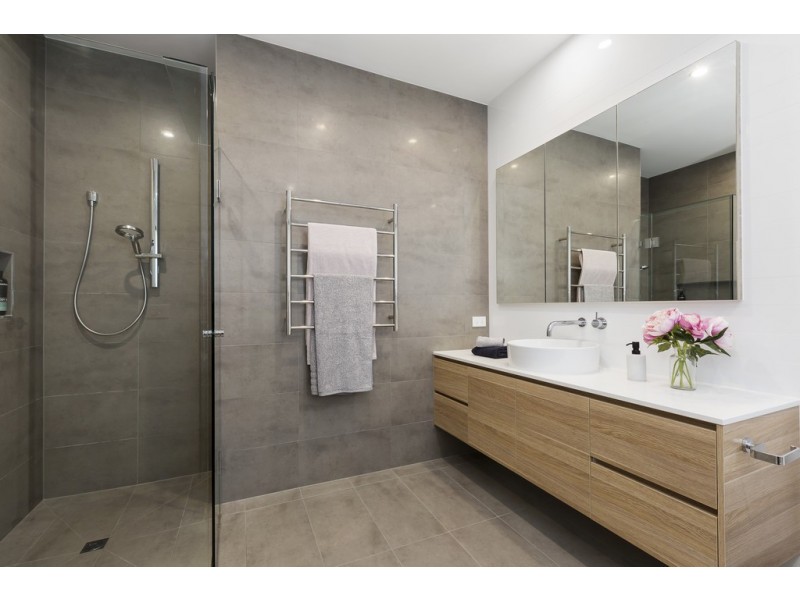 15 Warnes Road, Mitcham VIC 3132