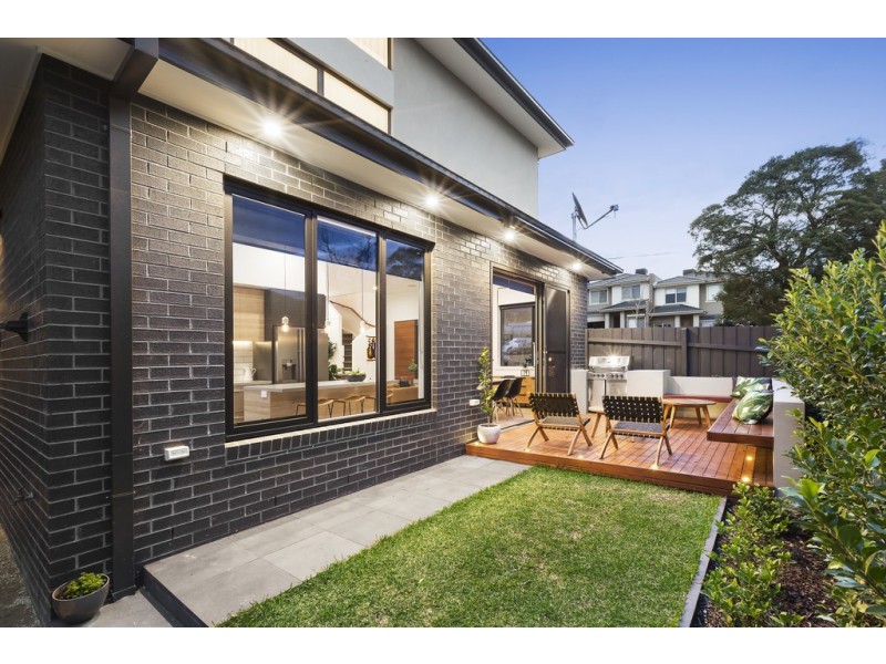 15 Warnes Road, Mitcham VIC 3132