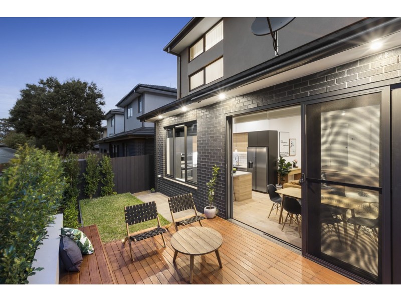 15 Warnes Road, Mitcham VIC 3132