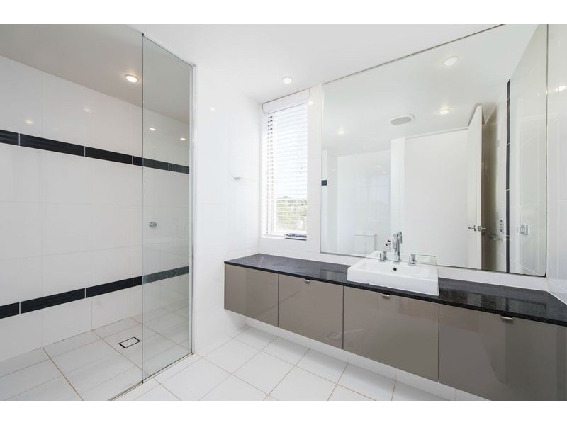 6085 Lugano Drive, Hope Island QLD 4212