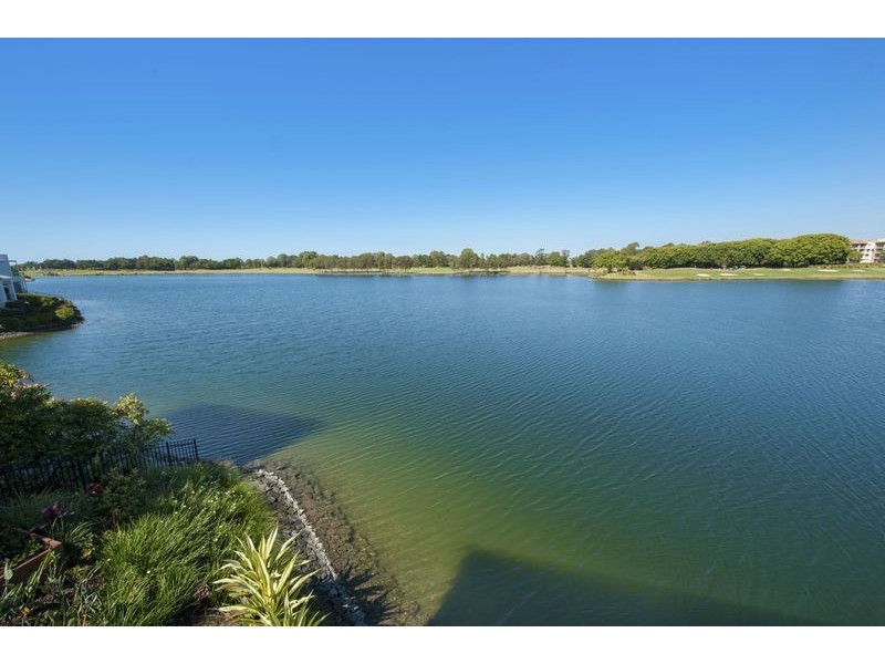 6085 Lugano Drive, Hope Island QLD 4212