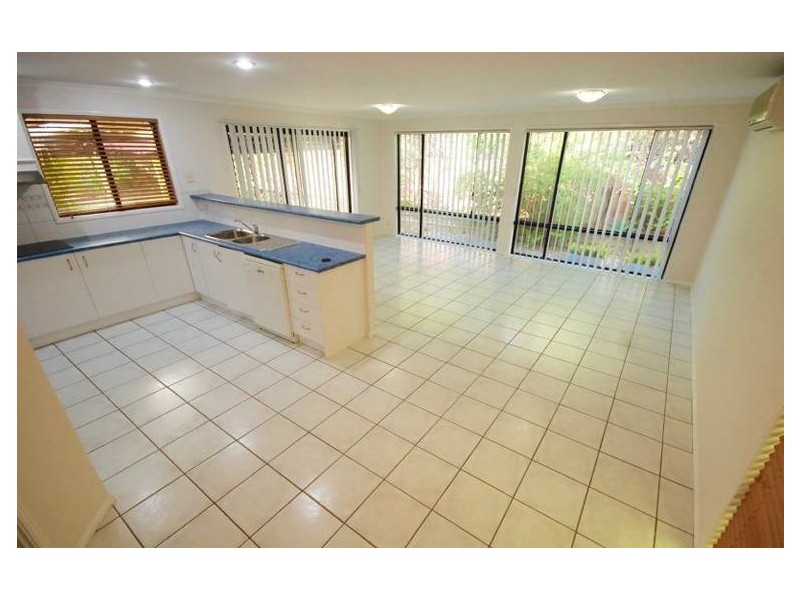 25 Lillywood Circuit, Molendinar QLD 4214