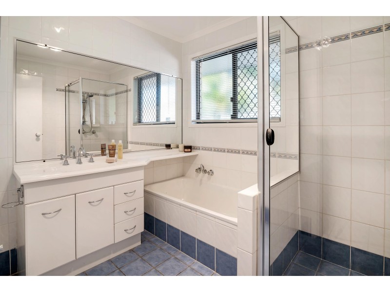 25 Lillywood Circuit, Molendinar QLD 4214