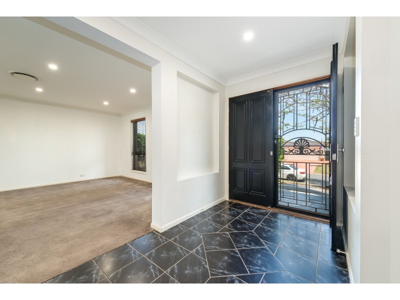 38 Dellwood Circuit, Molendinar QLD 4214