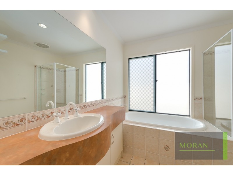 10 Lillywood Circuit, Molendinar QLD 4214