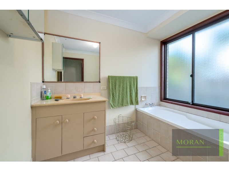 90 Macquarie Avenue, Molendinar QLD 4214