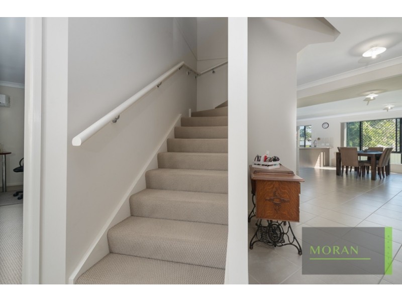 55 Deakin Avenue, Southport QLD 4215