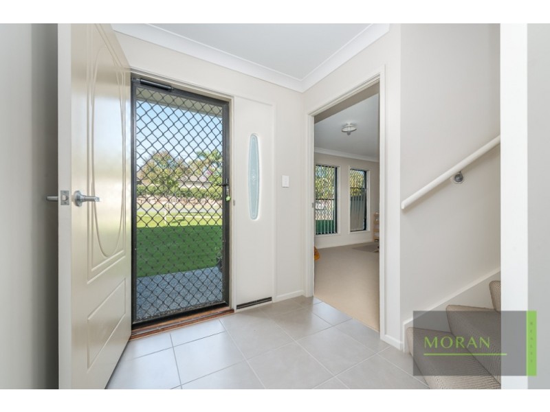 55 Deakin Avenue, Southport QLD 4215