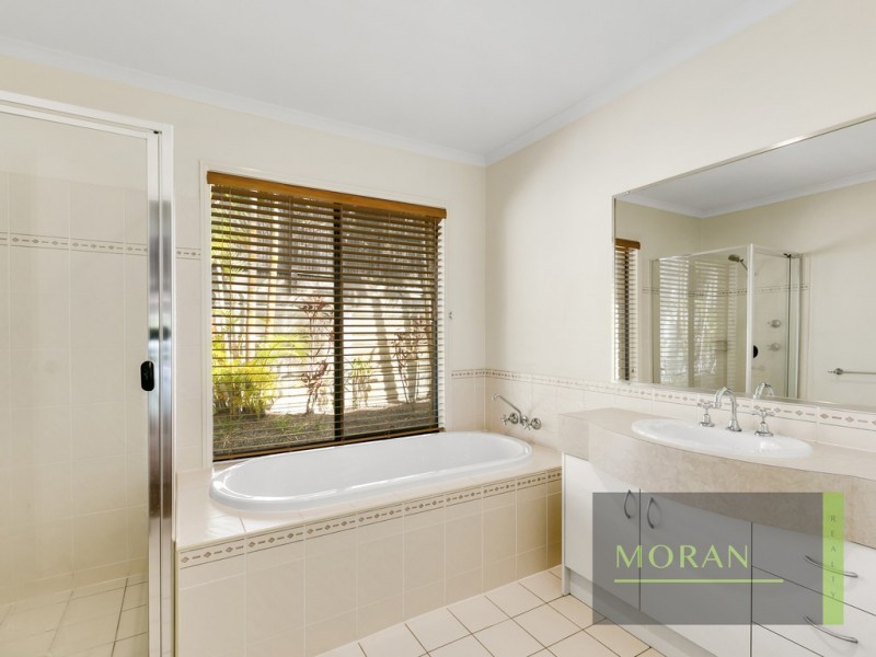 5 Wattlebrush Grove, Molendinar QLD 4214