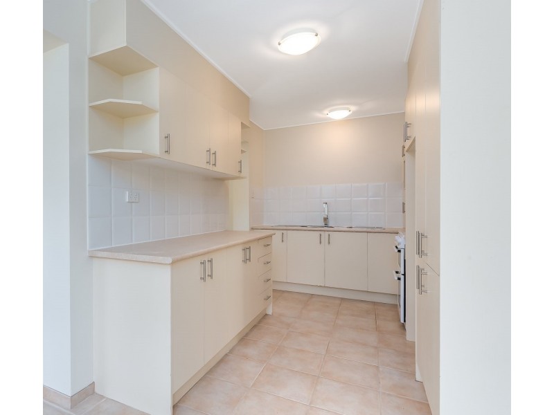 8 Rodlan Parade, Labrador QLD 4215