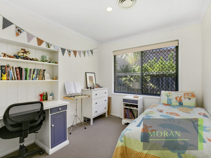 17 Gumleaf Drive, Molendinar QLD 4214