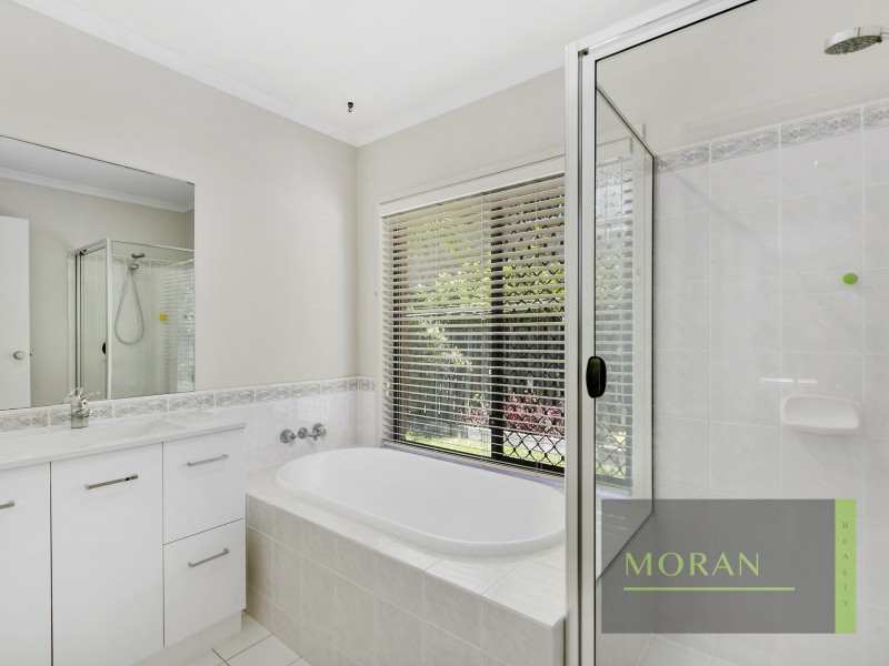 17 Gumleaf Drive, Molendinar QLD 4214