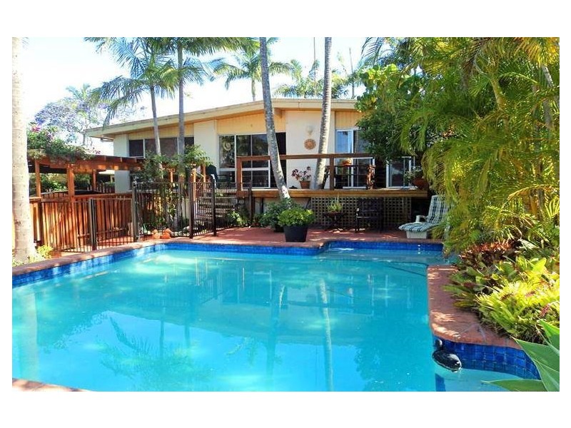 146 Bamboo Avenue, Benowa QLD 4217