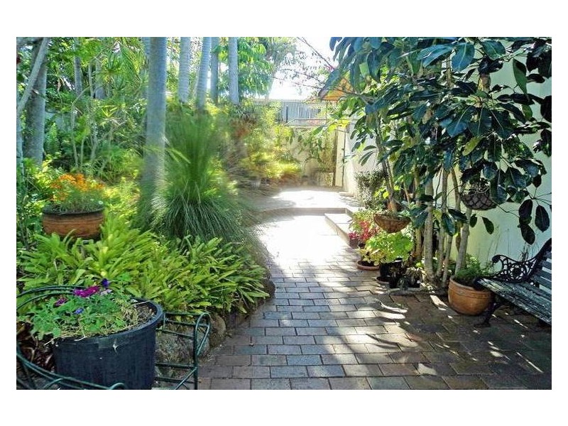 146 Bamboo Avenue, Benowa QLD 4217