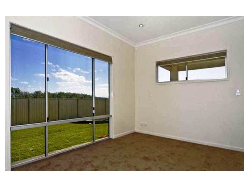 49 Zane Street, Molendinar QLD 4214