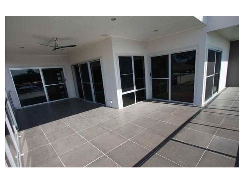 49 Zane Street, Molendinar QLD 4214