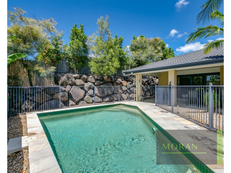 111 Crestwood Drive, Molendinar QLD 4214
