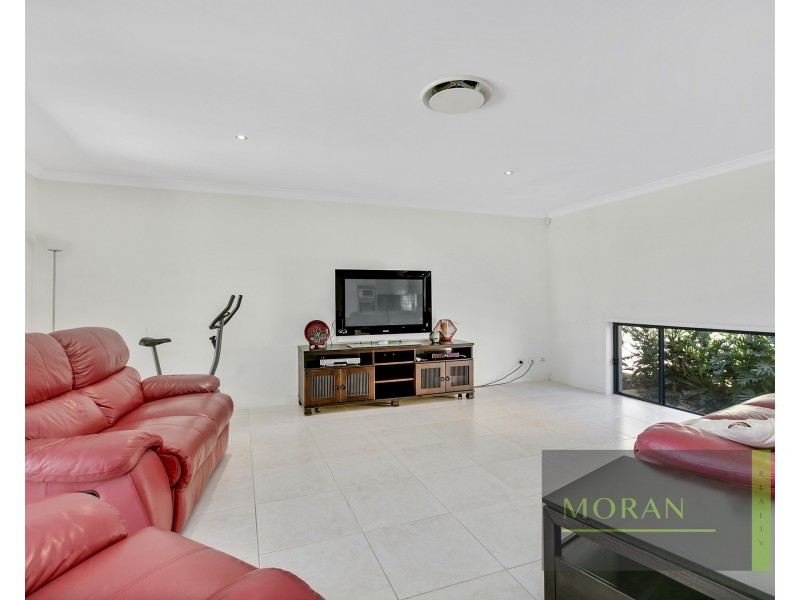 111 Crestwood Drive, Molendinar QLD 4214
