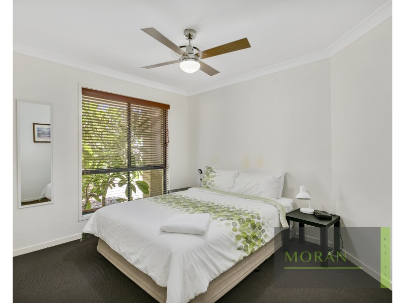 111 Crestwood Drive, Molendinar QLD 4214