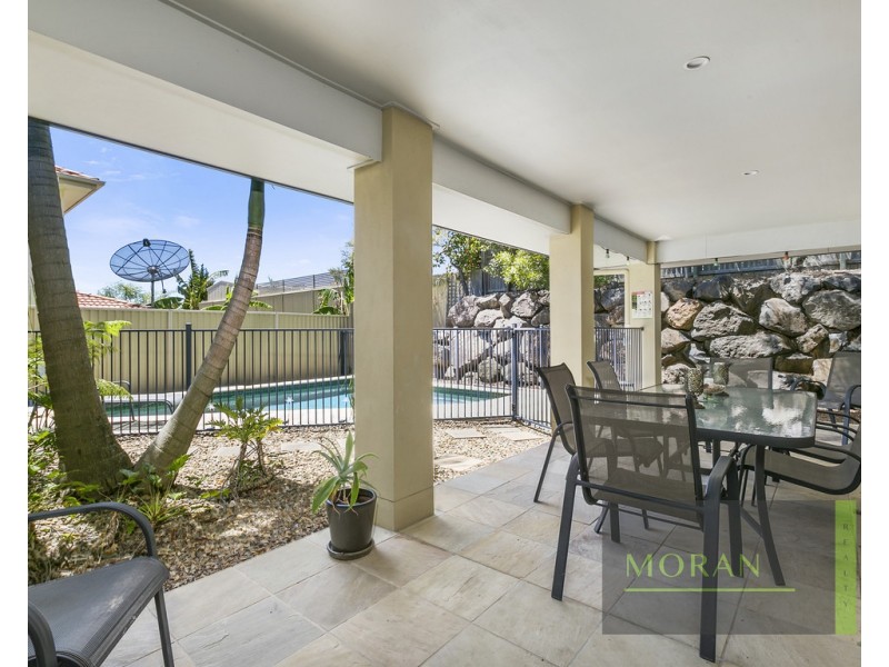 111 Crestwood Drive, Molendinar QLD 4214