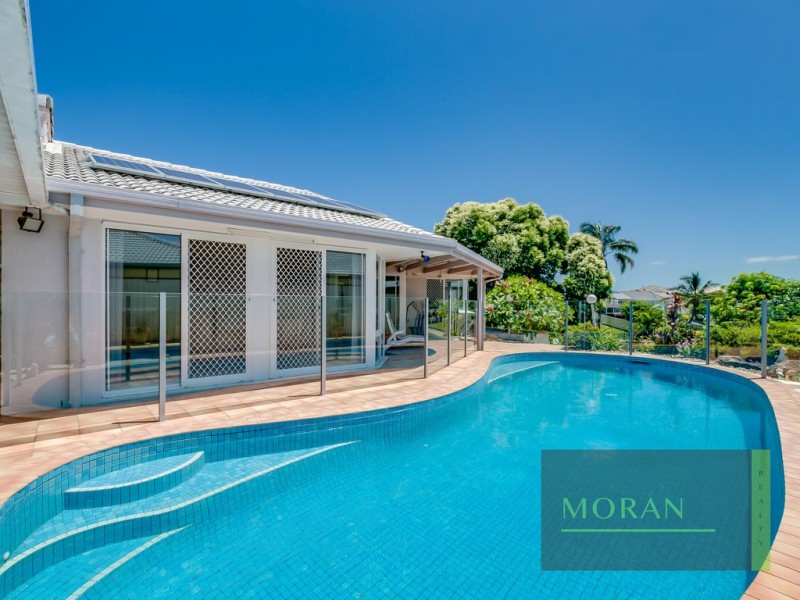 11 Tannah Court, Broadbeach Waters QLD 4218