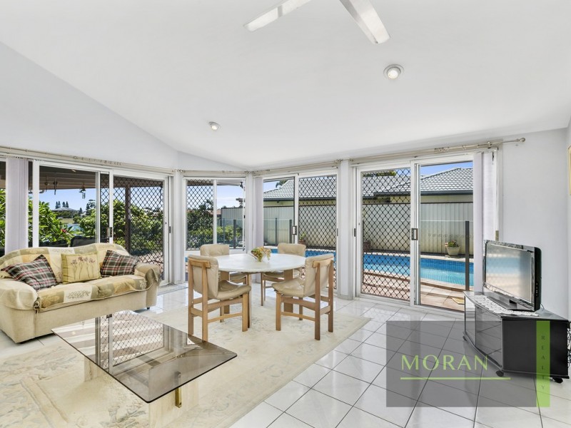 11 Tannah Court, Broadbeach Waters QLD 4218