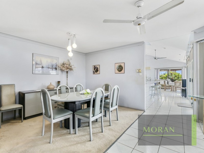 11 Tannah Court, Broadbeach Waters QLD 4218