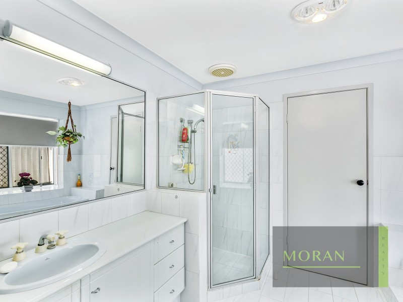 11 Tannah Court, Broadbeach Waters QLD 4218
