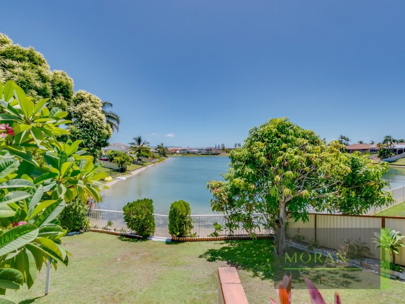 11 Tannah Court, Broadbeach Waters QLD 4218