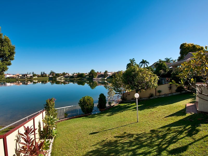 11 Tannah Court, Broadbeach Waters QLD 4218