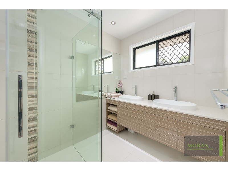 19 Tumbarumba Avenue, Ashmore QLD 4214