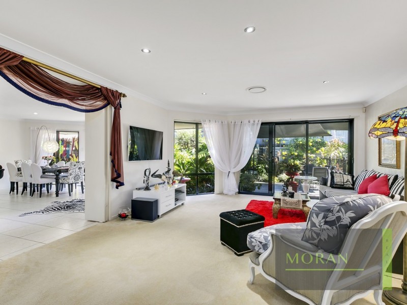 206 Crestwood Drive, Molendinar QLD 4214