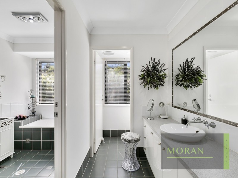 206 Crestwood Drive, Molendinar QLD 4214