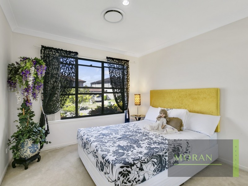 206 Crestwood Drive, Molendinar QLD 4214