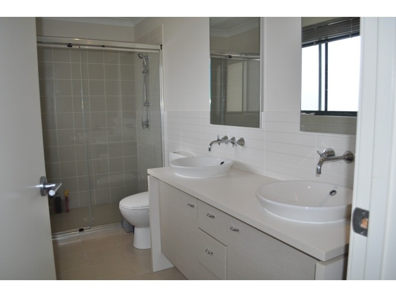 28 Highcrest Circuit, Molendinar QLD 4214