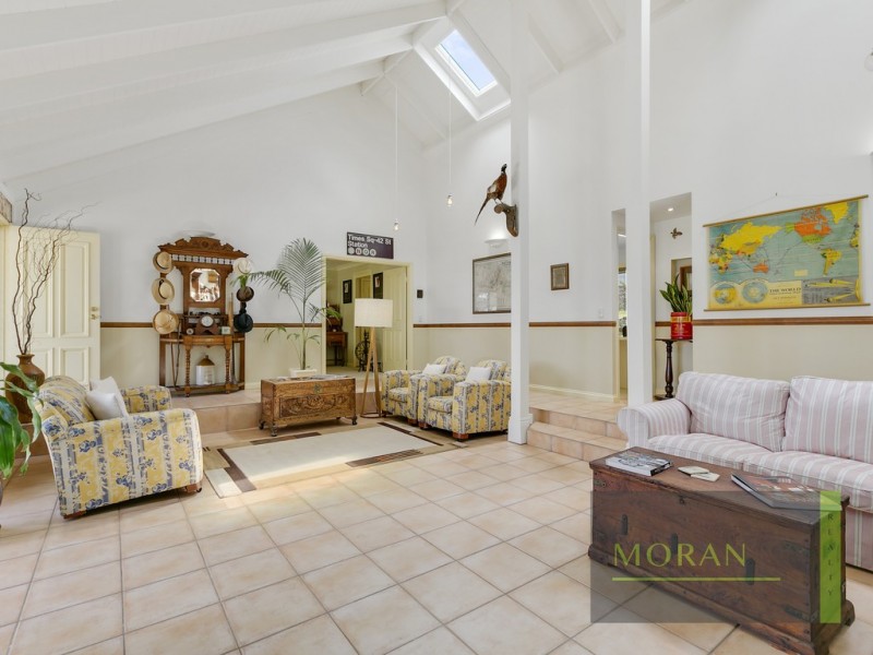 9 Parish Court, Molendinar QLD 4214