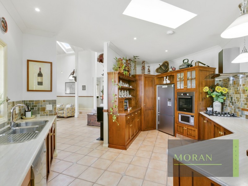 9 Parish Court, Molendinar QLD 4214