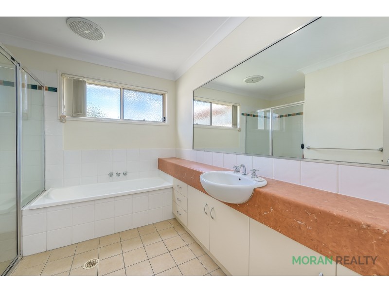 8 Sugargum Court, Molendinar QLD 4214