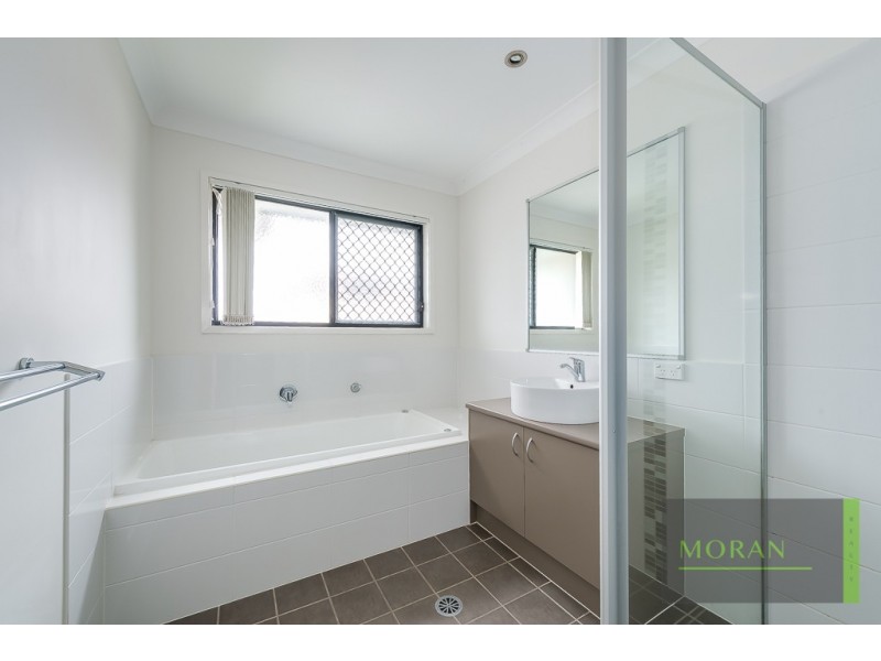 58 Highcrest Circuit, Molendinar QLD 4214